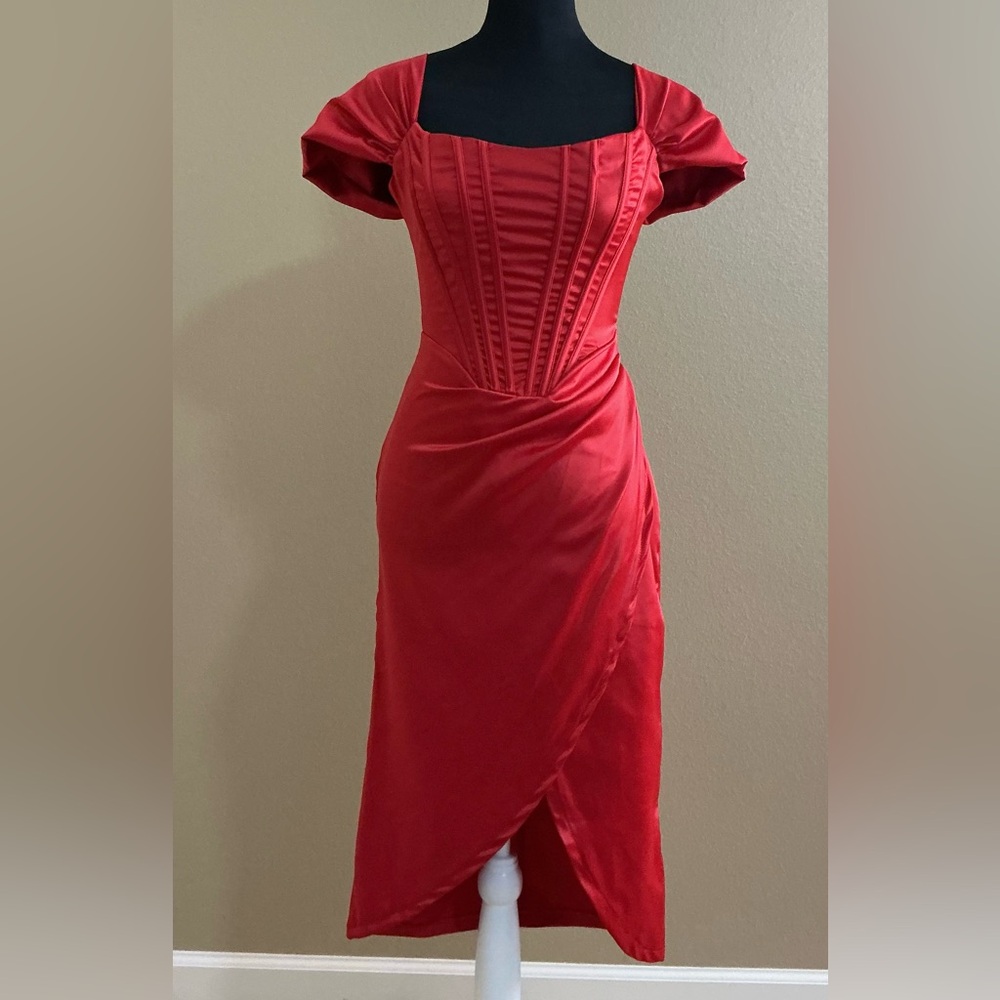 Chic Scarlet Midi Dress